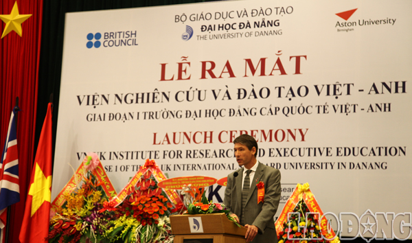 Đại sứ Vương quốc Anh tại Việt Nam Giles Lever phát biểu tại sự kiện ra mắt Viện Nghiên cứu và Đào tạo Việt-Anh